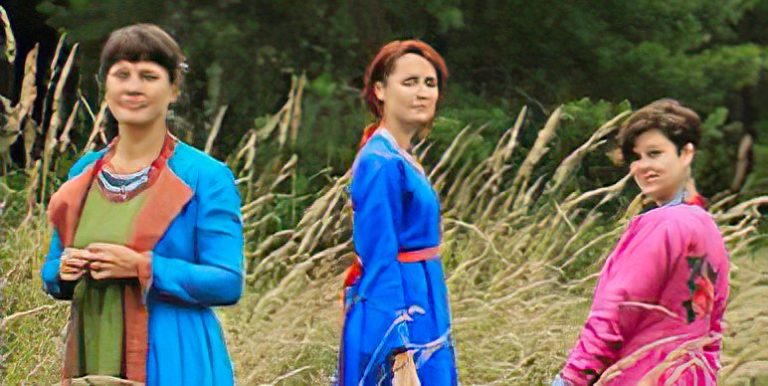 russes_x4-768x386